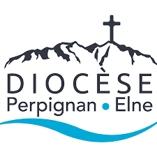 Logo du Diocèse de Perpignan-Elne avec croix, montagnes et vague bleue